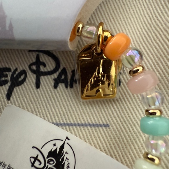 Disney Bracelet “Home” Castle Stretch Bracelet 2025 Little Words - Picture 3 of 5